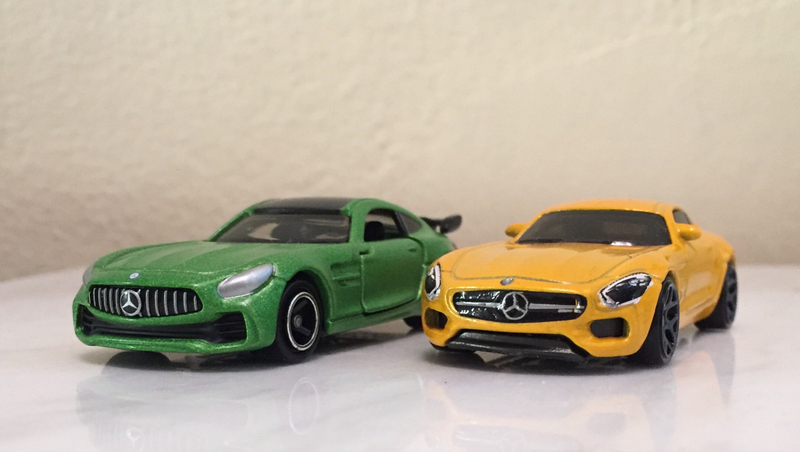 Horribly misaligned grille tampo for the HW Merc. Poor QC; wonder when Mattel will shift mainline production to Thailand. Malaysia really do such poor work. As a Malaysian, this is disgraceful!